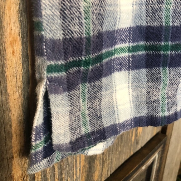 Top Flanel Shirt sleeveless and Upcycled - Picture 9 of 13